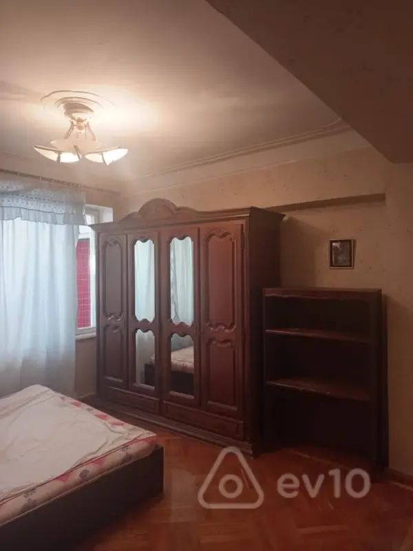 Kirayə verilir 3 otaqlı köhnə tikili 100 m²