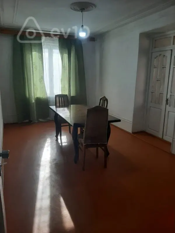Kirayə verilir 2 otaqlı köhnə tikili 55 m²