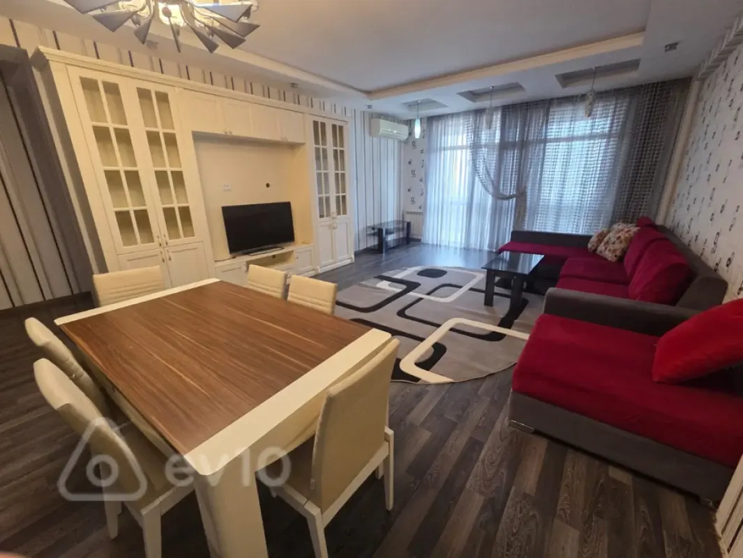Kirayə verilir 3 otaqlı yeni tikili 165 m²