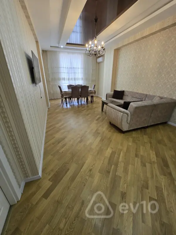 Kirayə verilir 2 otaqlı yeni tikili 100 m²