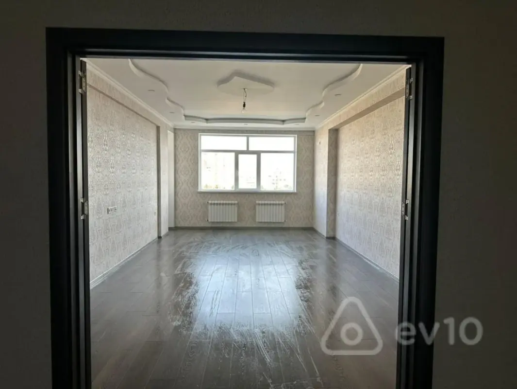 Satılır 4 otaqlı yeni tikili 180 m²