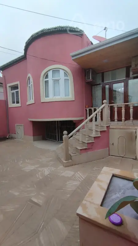 Satılır 6 otaqlı həyət evi 230 m²