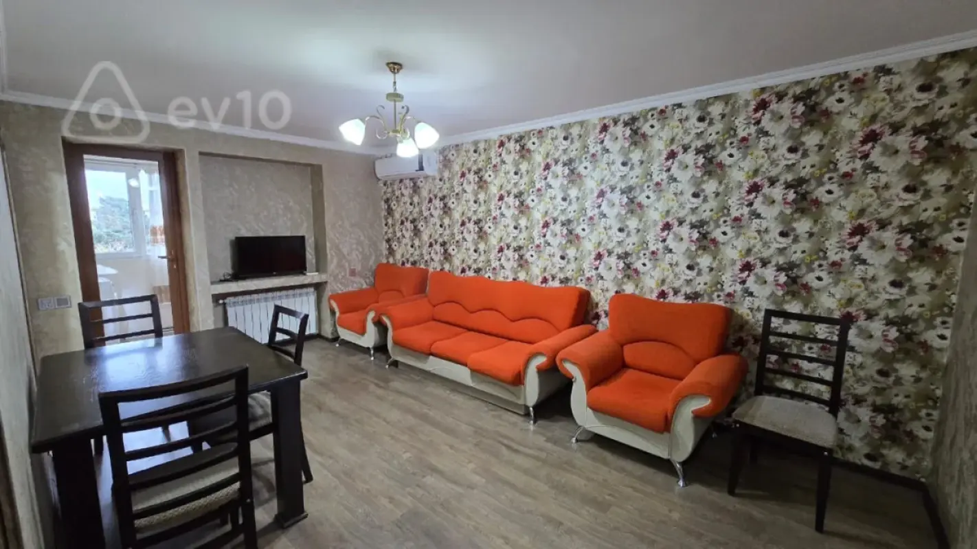 Kirayə verilir 3 otaqlı köhnə tikili 80 m²