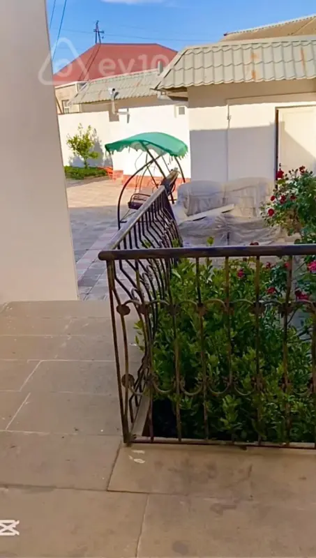 Satılır 4 otaqlı həyət evi 180 m²