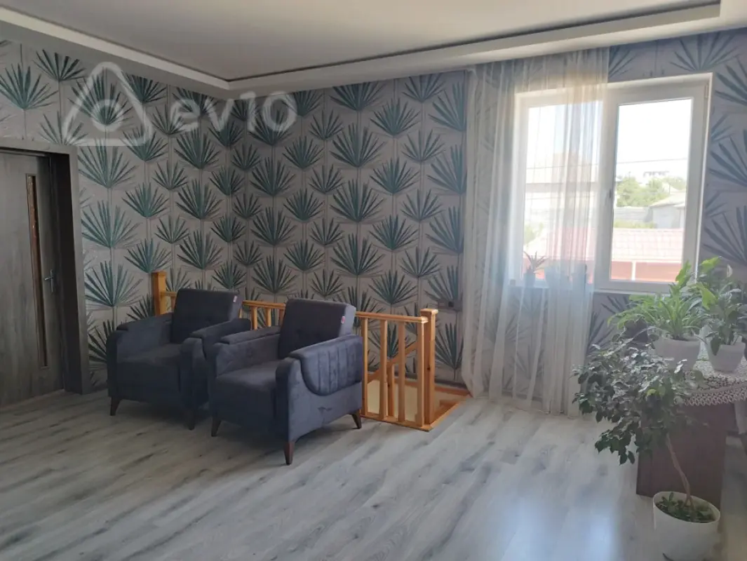 Satılır 6 otaqlı həyət evi 160 m²