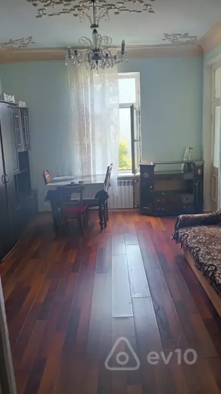 Kirayə verilir 2 otaqlı köhnə tikili 50 m²