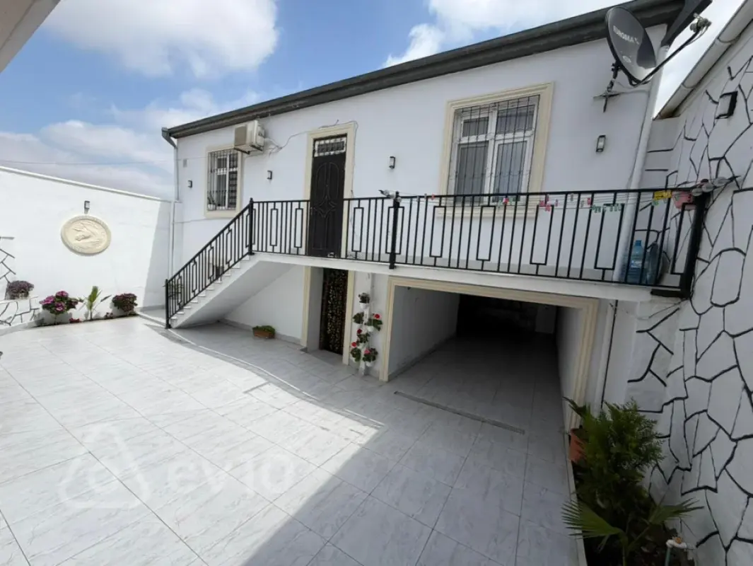 Satılır 3 otaqlı həyət evi 200 m²