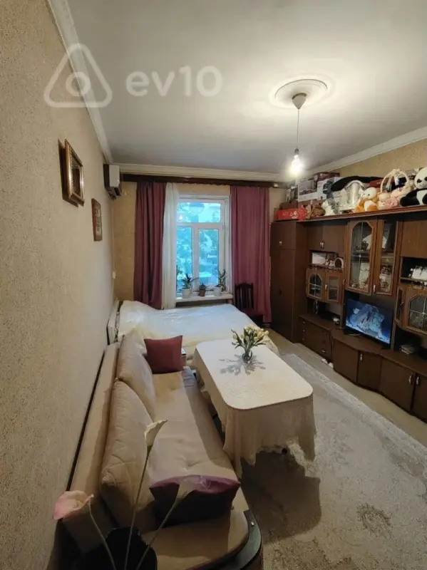 Satılır 1 otaqlı köhnə tikili 40 m²