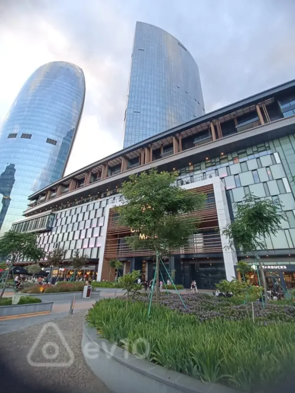 Satılır 3 otaqlı yeni tikili 140 m²