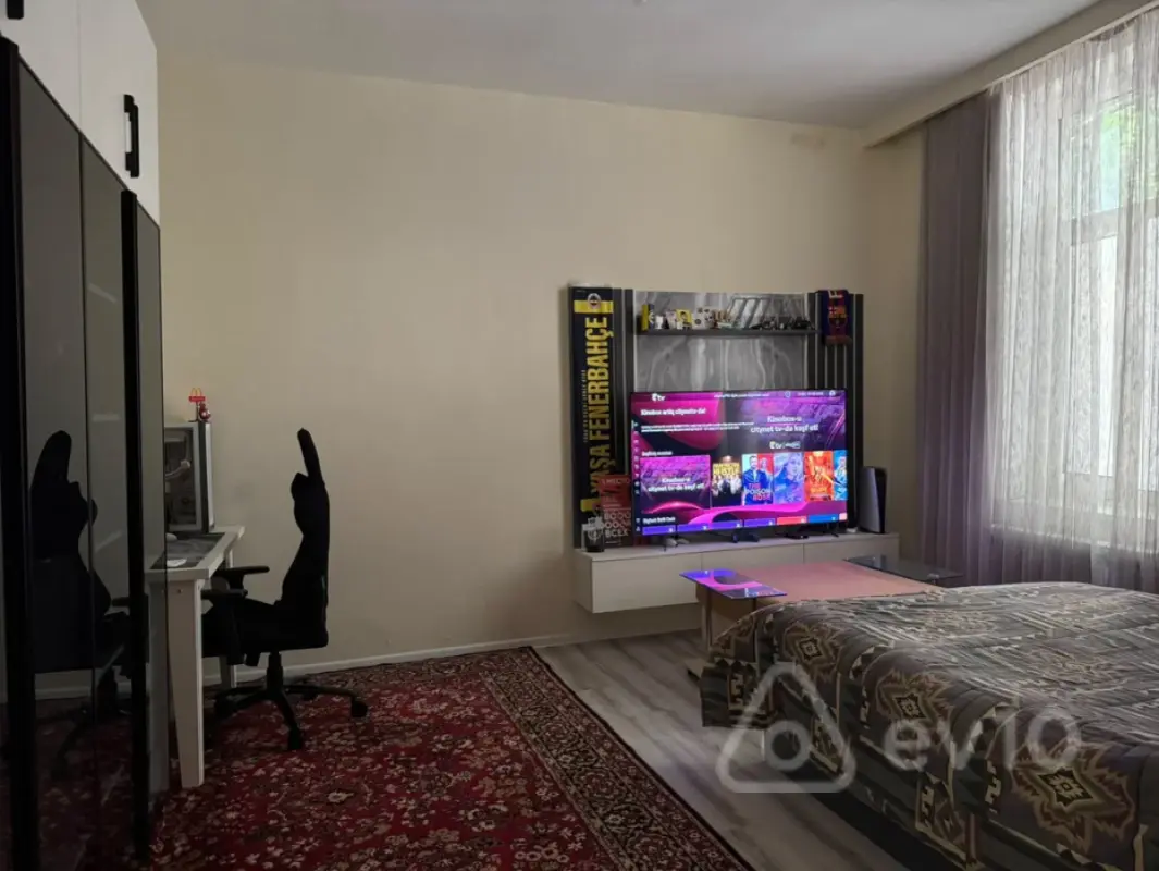 Kirayə verilir 2 otaqlı köhnə tikili 90 m²