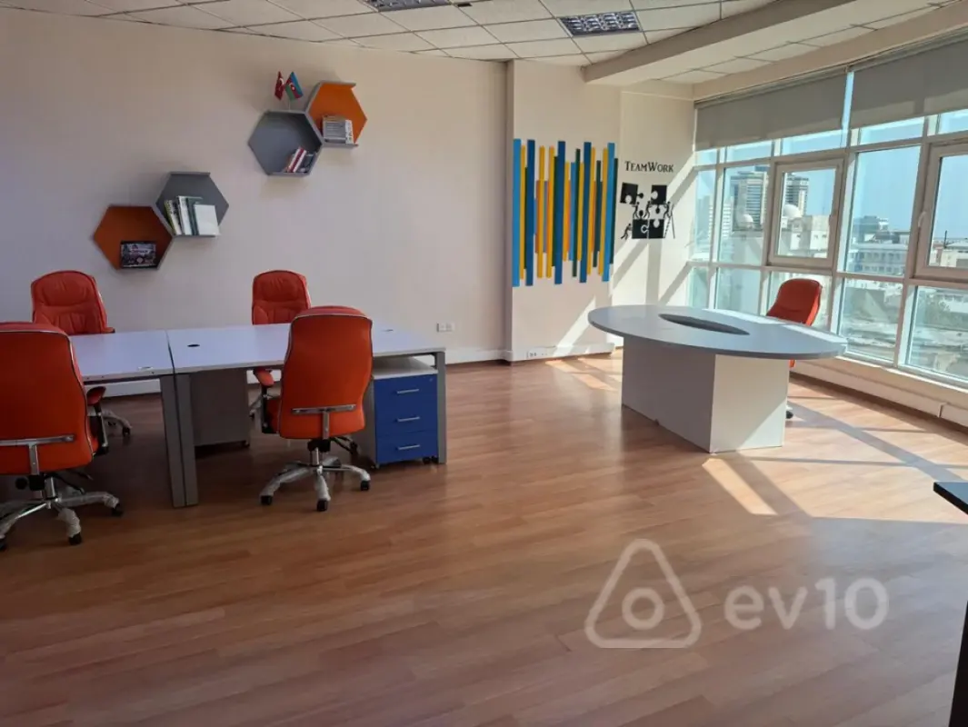 Kirayə verilir 4 otaqlı ofis 220 m²