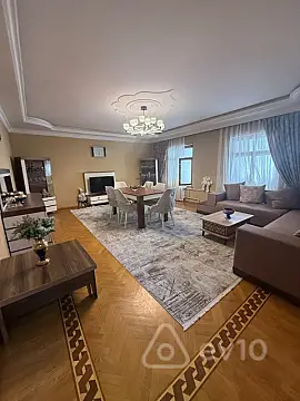 Satılır 5 otaqlı köhnə tikili 120 m² — Bakı, Nizami 5 otaq 120.00 m²