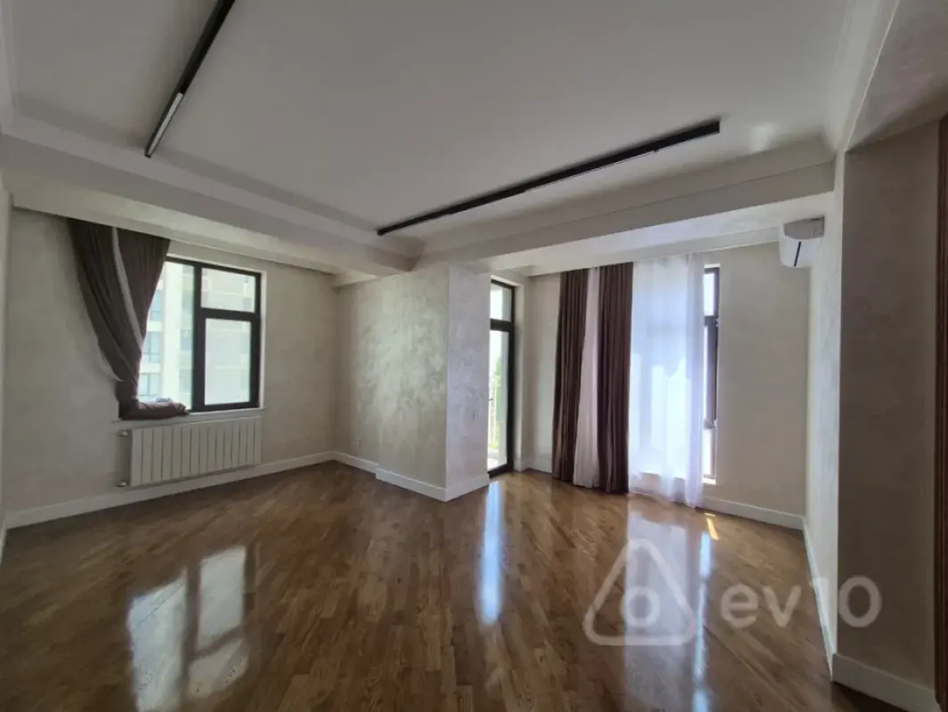Satılır 3 otaqlı yeni tikili 110 m²