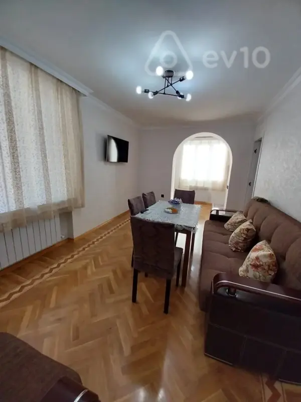 Kirayə verilir 2 otaqlı köhnə tikili 45 m²