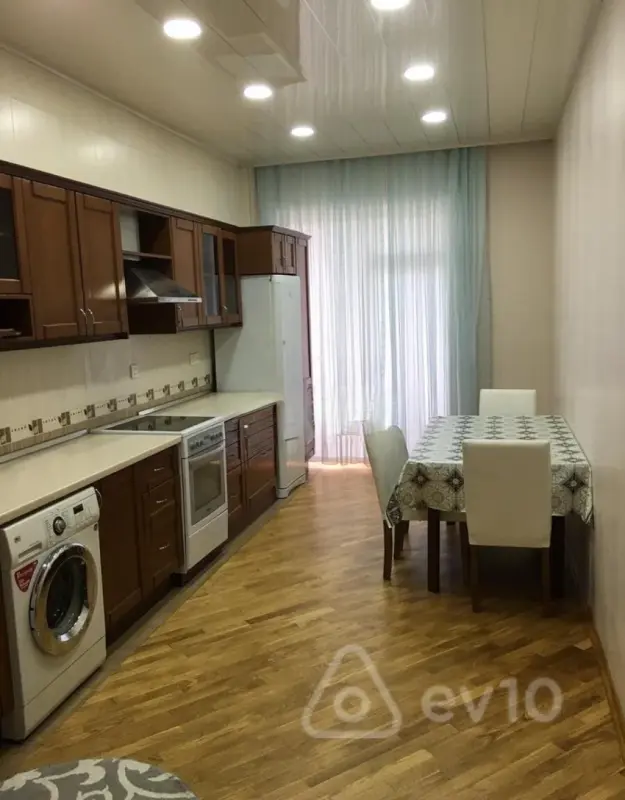 Kirayə verilir 3 otaqlı yeni tikili 140 m²