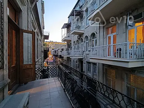 Satılır 10 otaqlı köhnə tikili 414 m² — Bakı, Səbail 10 otaq 414.00 m²