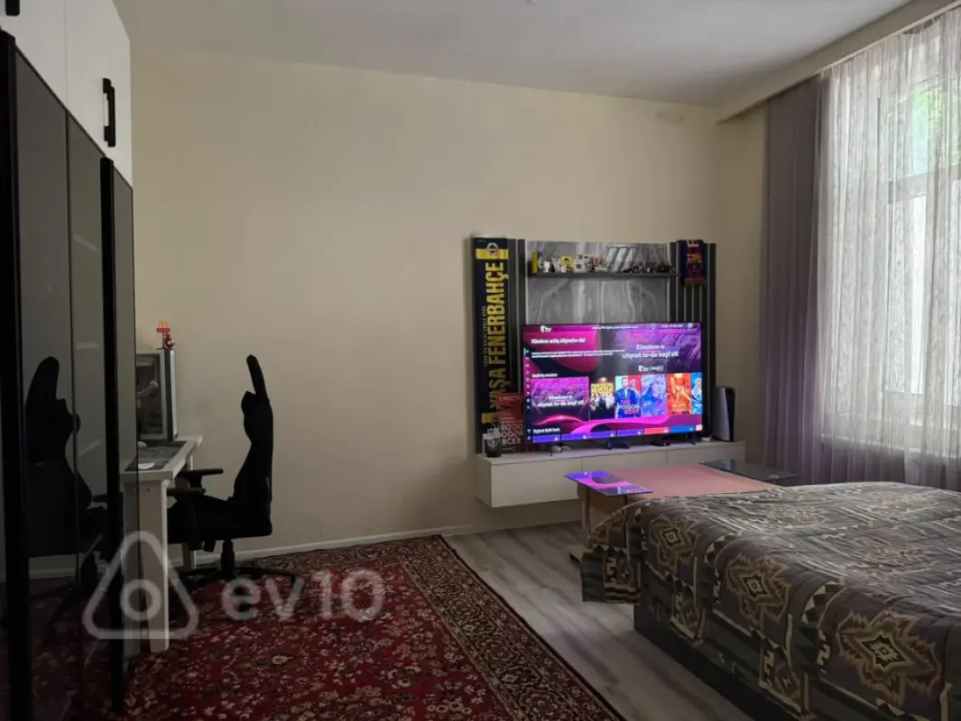 Kirayə verilir 2 otaqlı köhnə tikili 90 m²