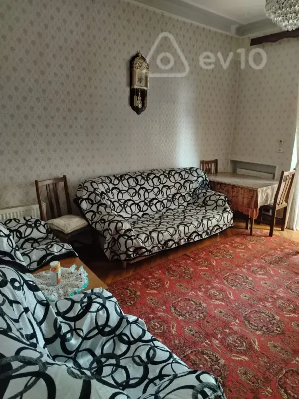 Kirayə verilir 2 otaqlı köhnə tikili 60 m²