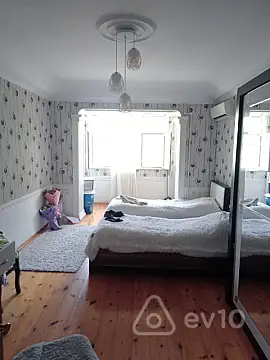 Satılır 3 otaqlı köhnə tikili 70 m² — Bakı, Nizami 3 otaq 70.00 m²