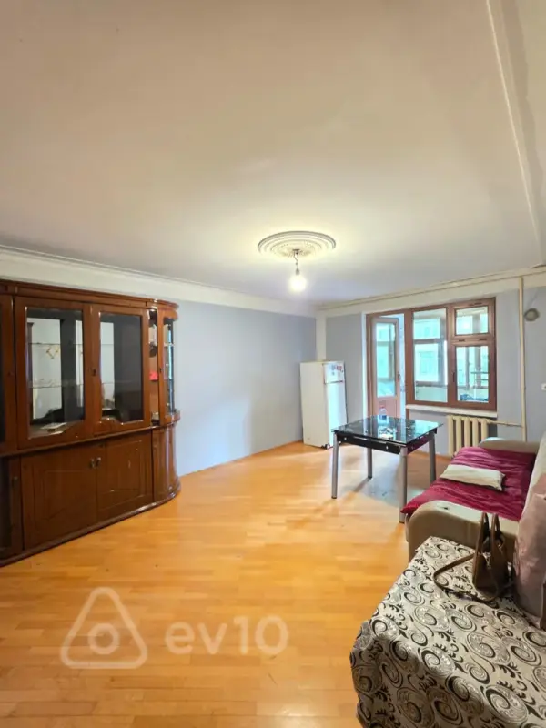 Kirayə verilir 3 otaqlı köhnə tikili 70 m²
