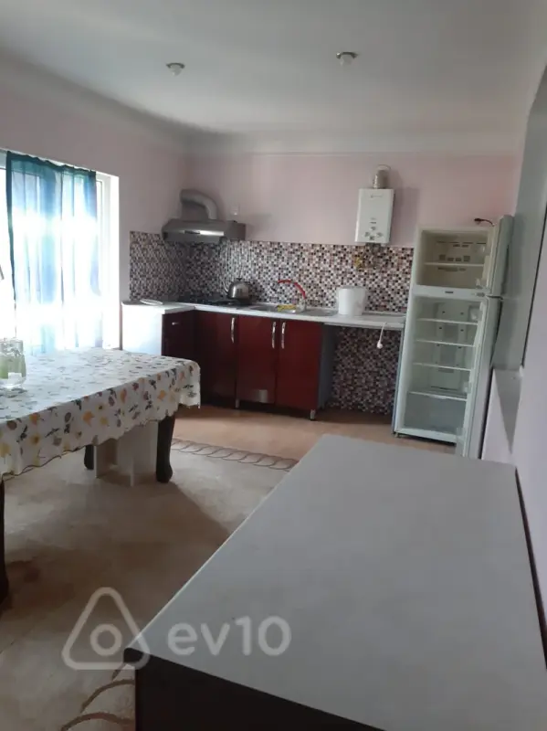 Satılır 4 otaqlı köhnə tikili 125 m²