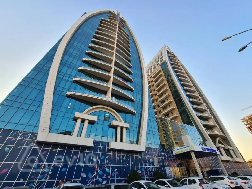 Satılır 4 otaqlı yeni tikili 185 m²