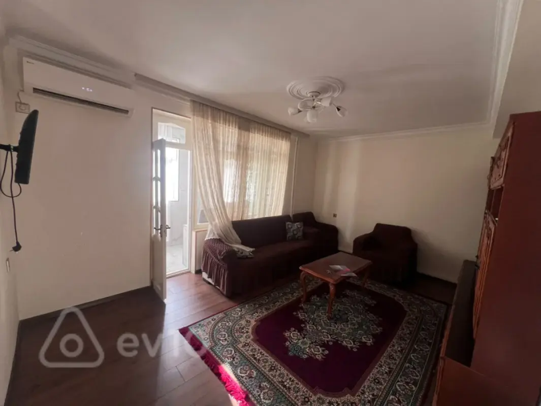 Kirayə verilir 2 otaqlı köhnə tikili 60 m²