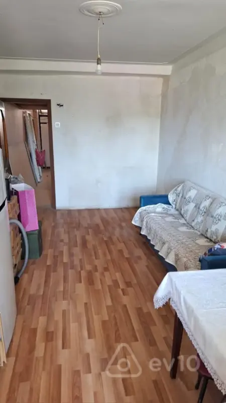 Satılır 1 otaqlı köhnə tikili 35 m²