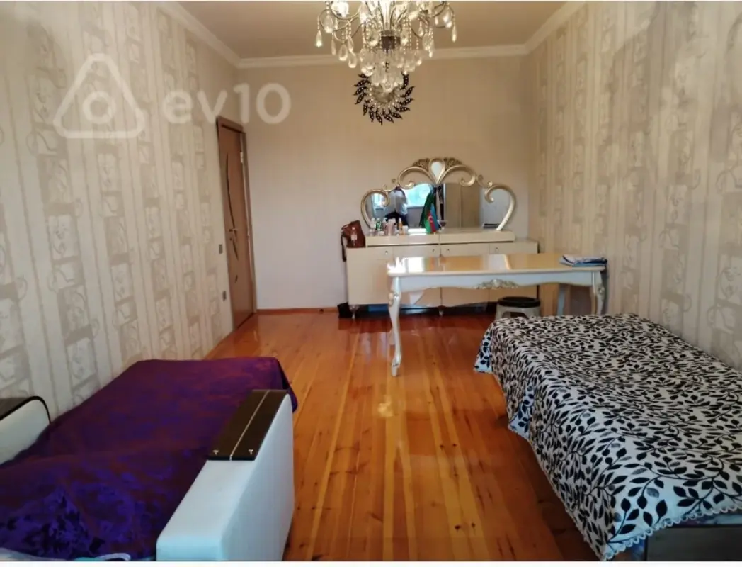 Kirayə verilir 4 otaqlı köhnə tikili 100 m²