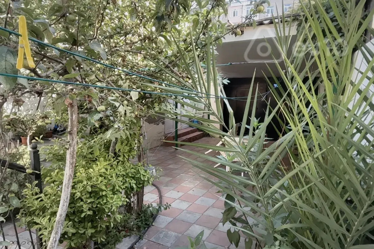 Satılır 5 otaqlı köhnə tikili 100 m²