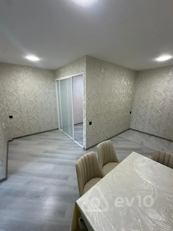 Satılır 1 otaqlı köhnə tikili 30 m²