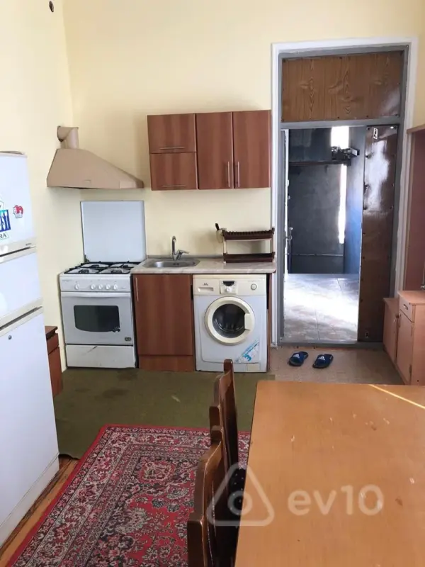 Kirayə verilir 2 otaqlı köhnə tikili 46 m²