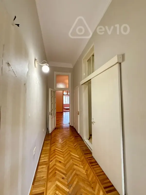 Kirayə verilir 4 otaqlı köhnə tikili 100 m²
