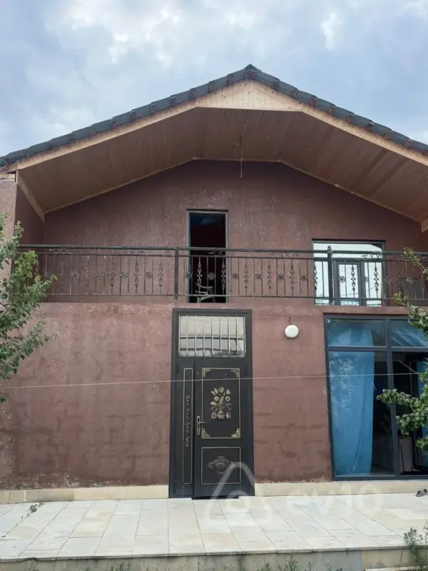 Satılır 6 otaqlı həyət evi 400 m²