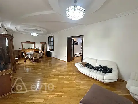 Kirayə verilir 3 otaqlı köhnə tikili 140 m² — Bakı, Yasamal 3 otaq 140.00 m²
