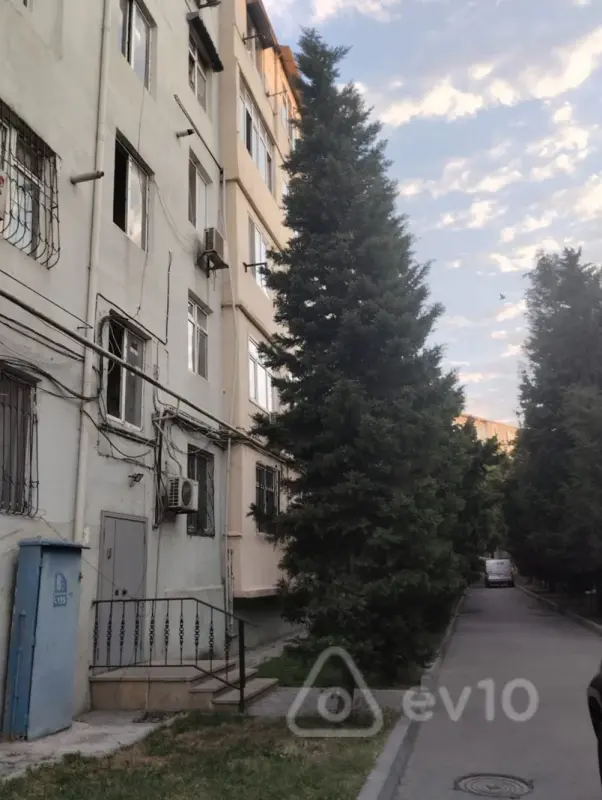 Satılır 3 otaqlı köhnə tikili 45 m²
