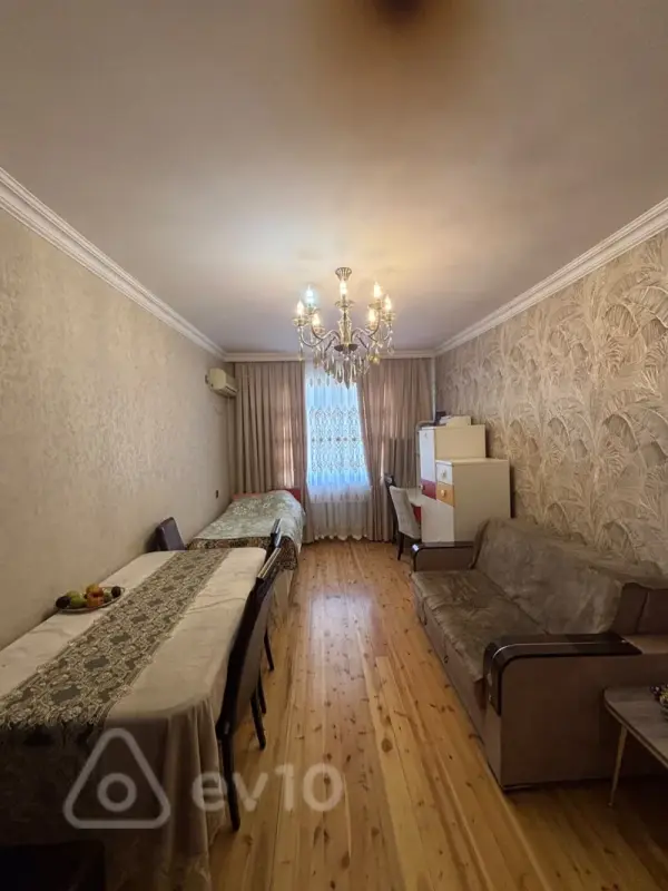 Satılır 4 otaqlı köhnə tikili 100 m²