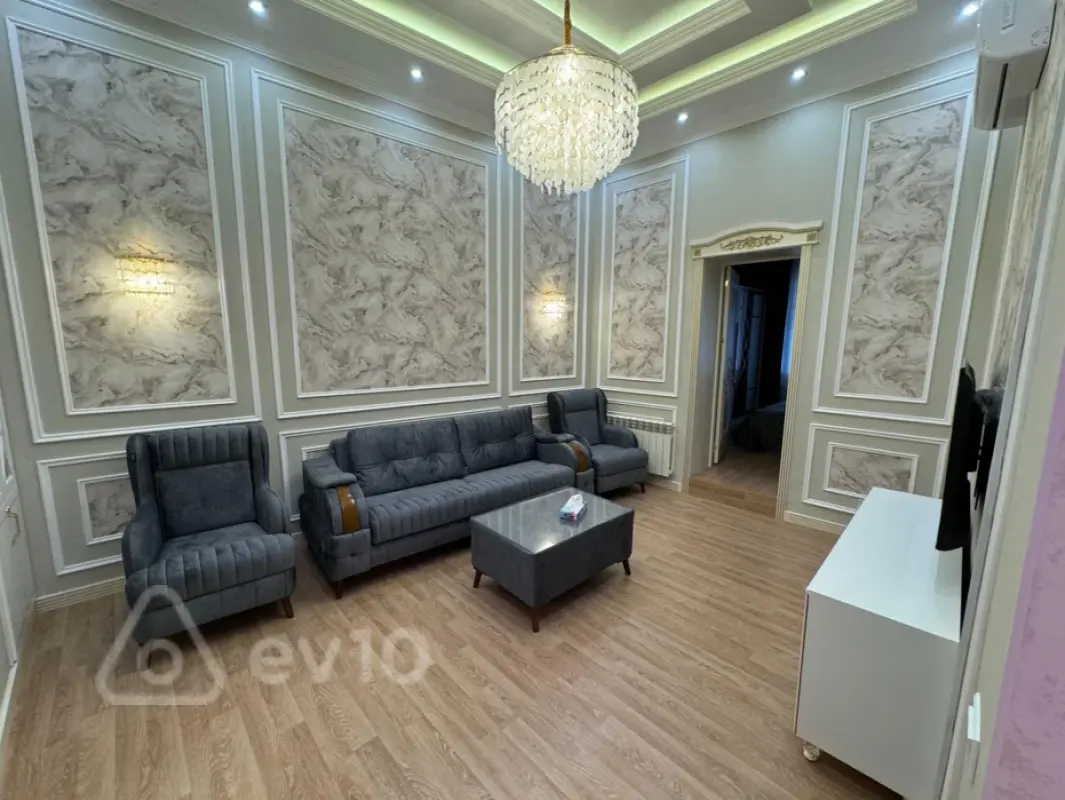 Kirayə verilir 3 otaqlı köhnə tikili 100 m²