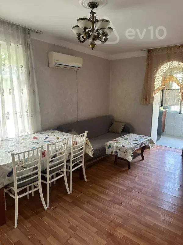 Kirayə verilir 2 otaqlı köhnə tikili 45 m²