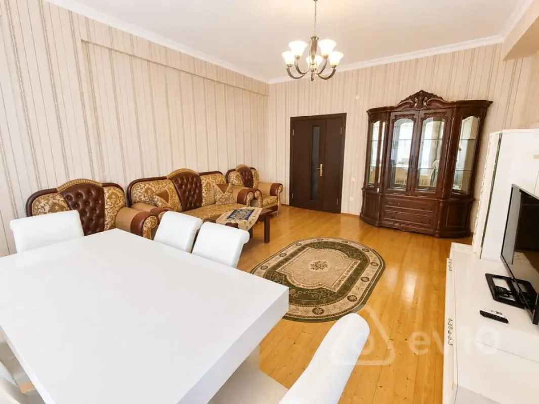Kirayə verilir 2 otaqlı yeni tikili 99 m²