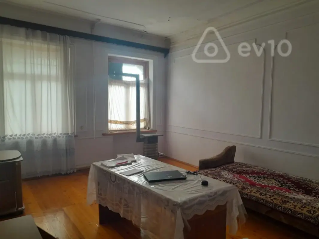 Satılır 10 otaqlı həyət evi 1006 m²