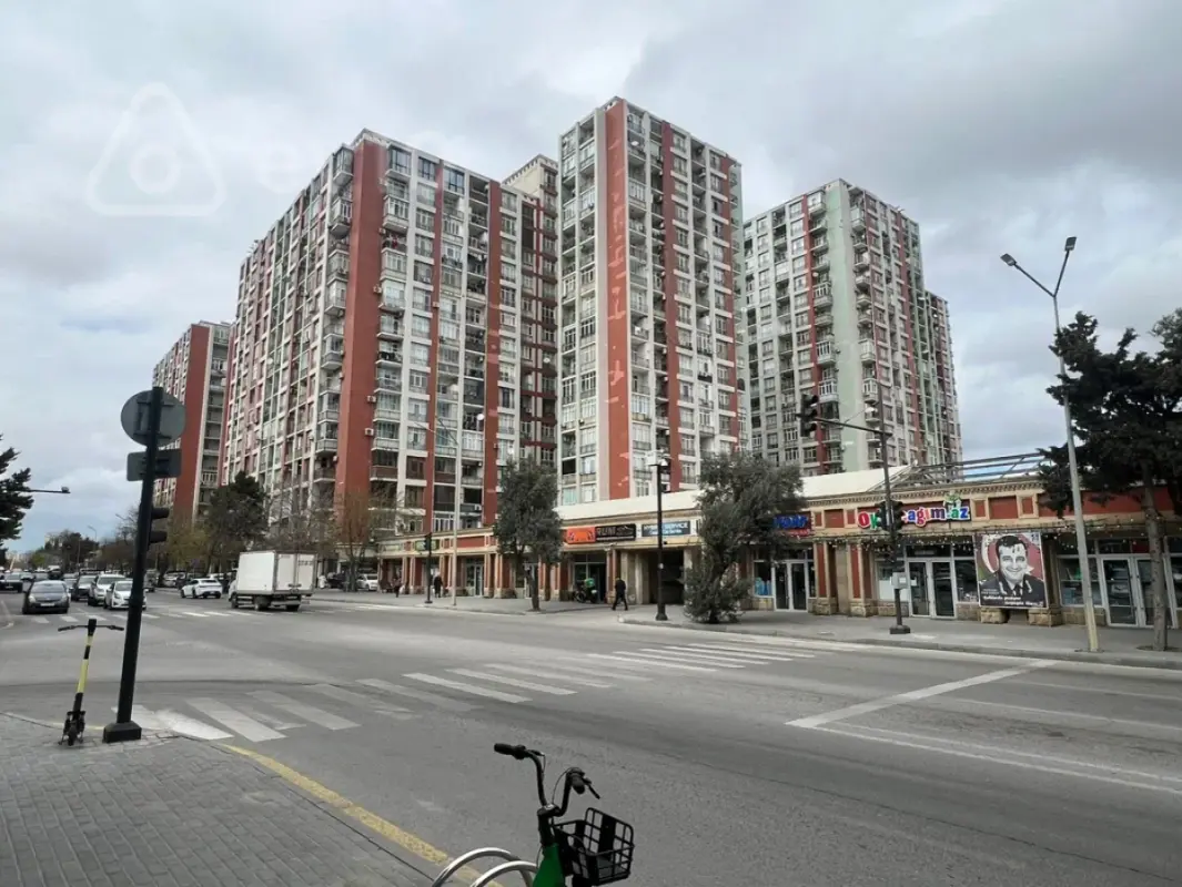 Kirayə verilir 3 otaqlı yeni tikili 140 m²