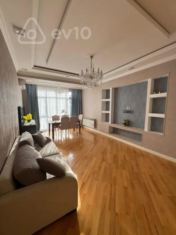 Kirayə verilir 4 otaqlı yeni tikili 150 m²