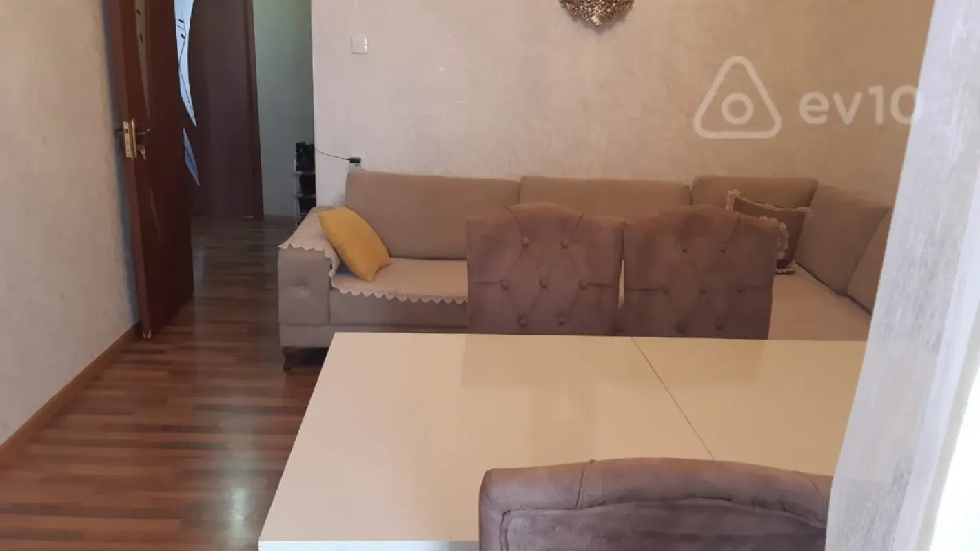 Kirayə verilir 2 otaqlı köhnə tikili 60 m²