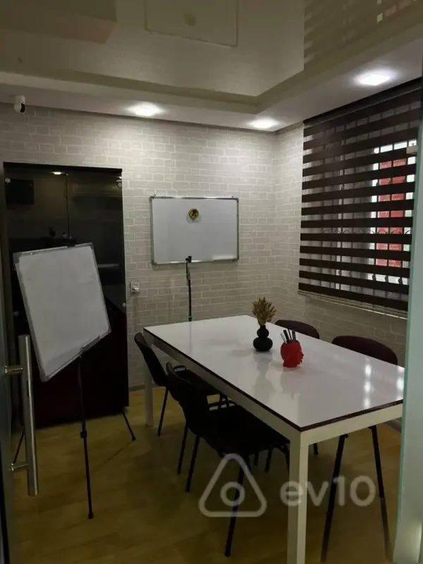 Kirayə verilir 1 otaqlı ofis 10 m²