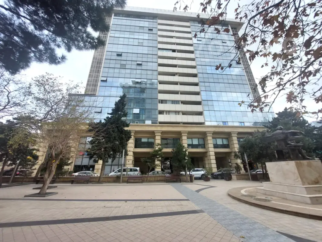 Satılır 3 otaqlı köhnə tikili 110 m²