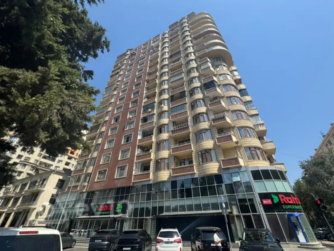 Satılır 3 otaqlı yeni tikili 175 m²