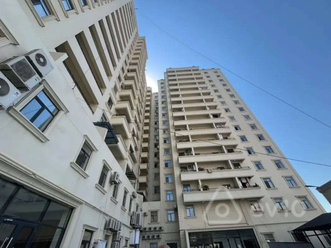 Satılır 4 otaqlı yeni tikili 242 m²