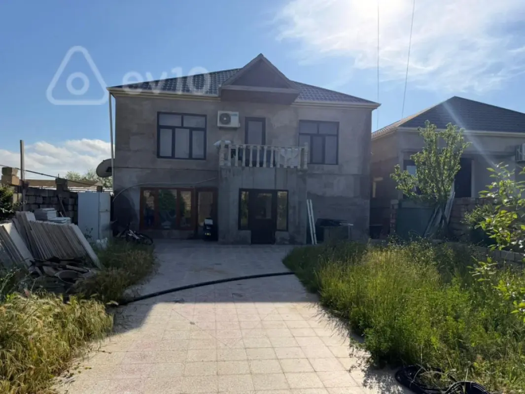 Satılır 5 otaqlı həyət evi 300 m²