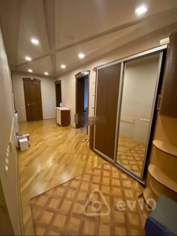 Kirayə verilir 2 otaqlı köhnə tikili 70 m²